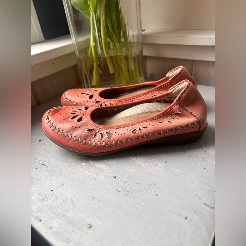 EARTH | AZZA leather walking on a cloud flat | size 7 - Picture 3 of 3